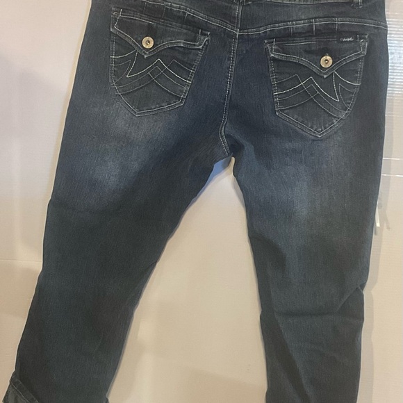 Angel capris - Picture 2 of 5